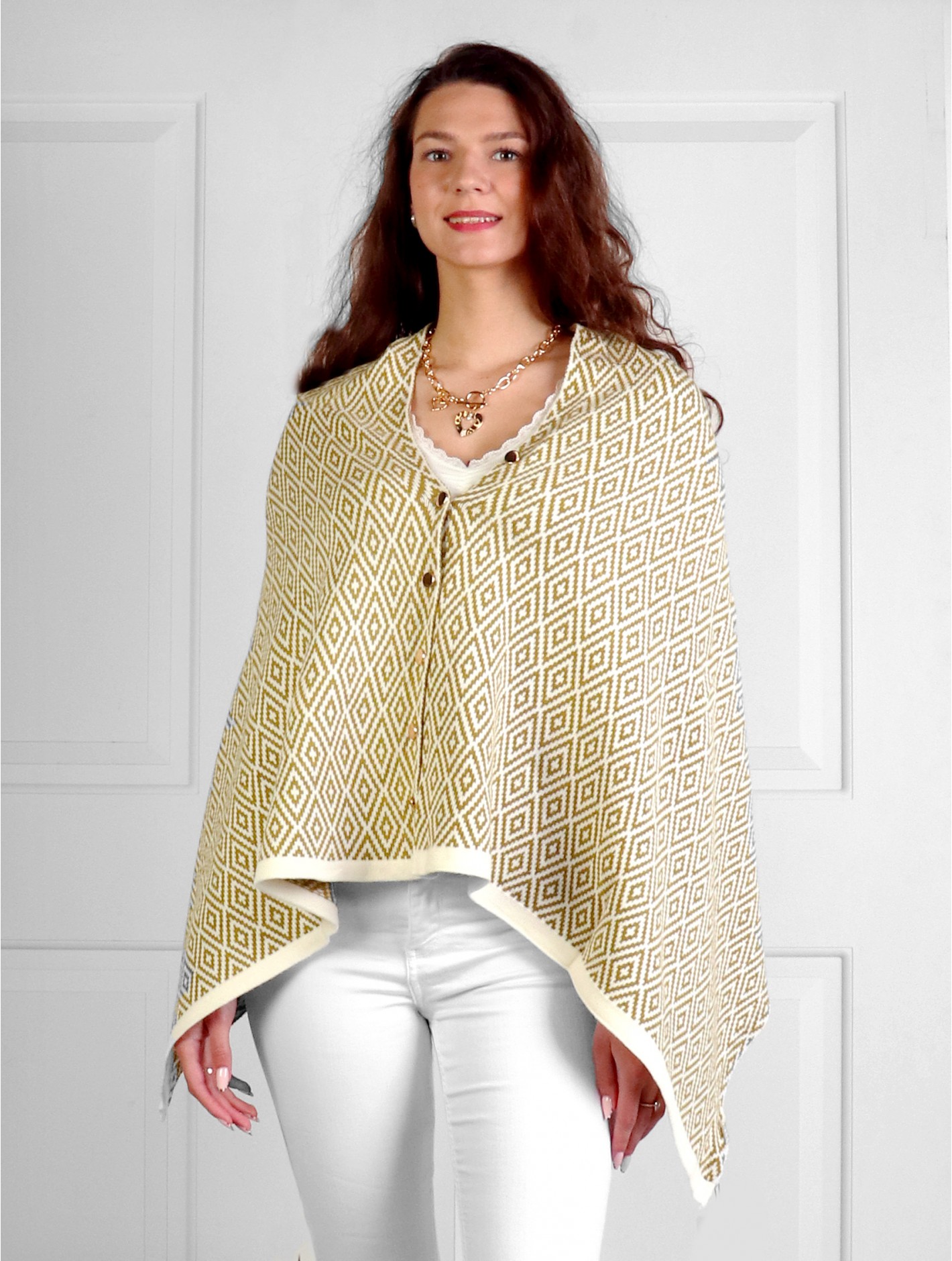 Diamond pattern button shawl