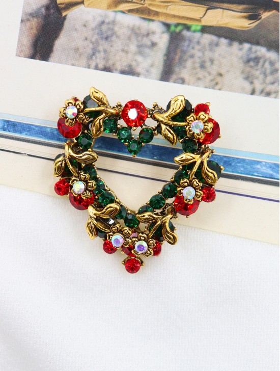 Wreath Design Brooch