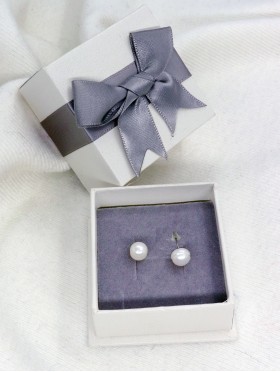 Pearl Earrings W/ Gift Box