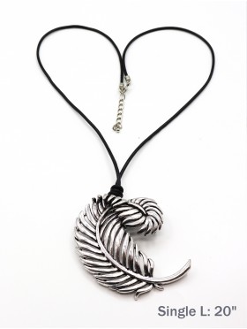 Ropes Necklace W/ Curvy Leaf Pendant