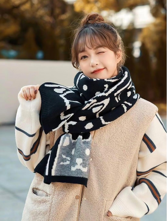 Trendy kitten pattern knitted scarf